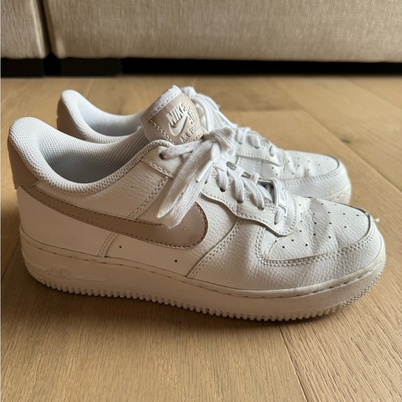 Nike Air Force 1 - white and tan rare size 7.5 - Picture 1 of 3